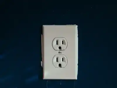 Wall outlet with no power